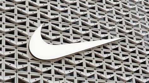 Adidas vs. Nike: Markenstreit um typische Streifen an Sporthosen